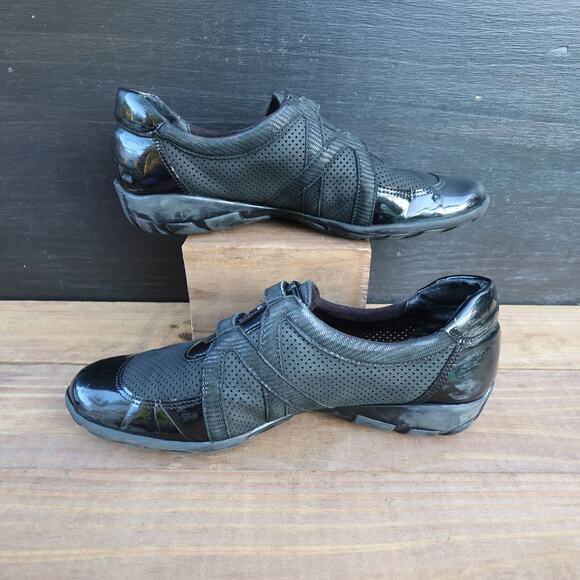 Vaneli Summer Mesh Sneakers Sz 7N Attie Black Slip On Elastic Closure Breathable - Picture 1 of 9
